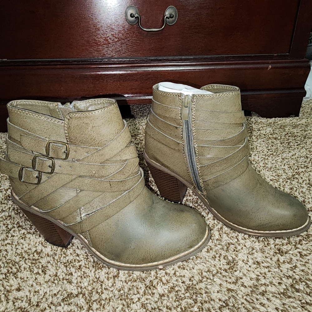 Women's Booties 6.5